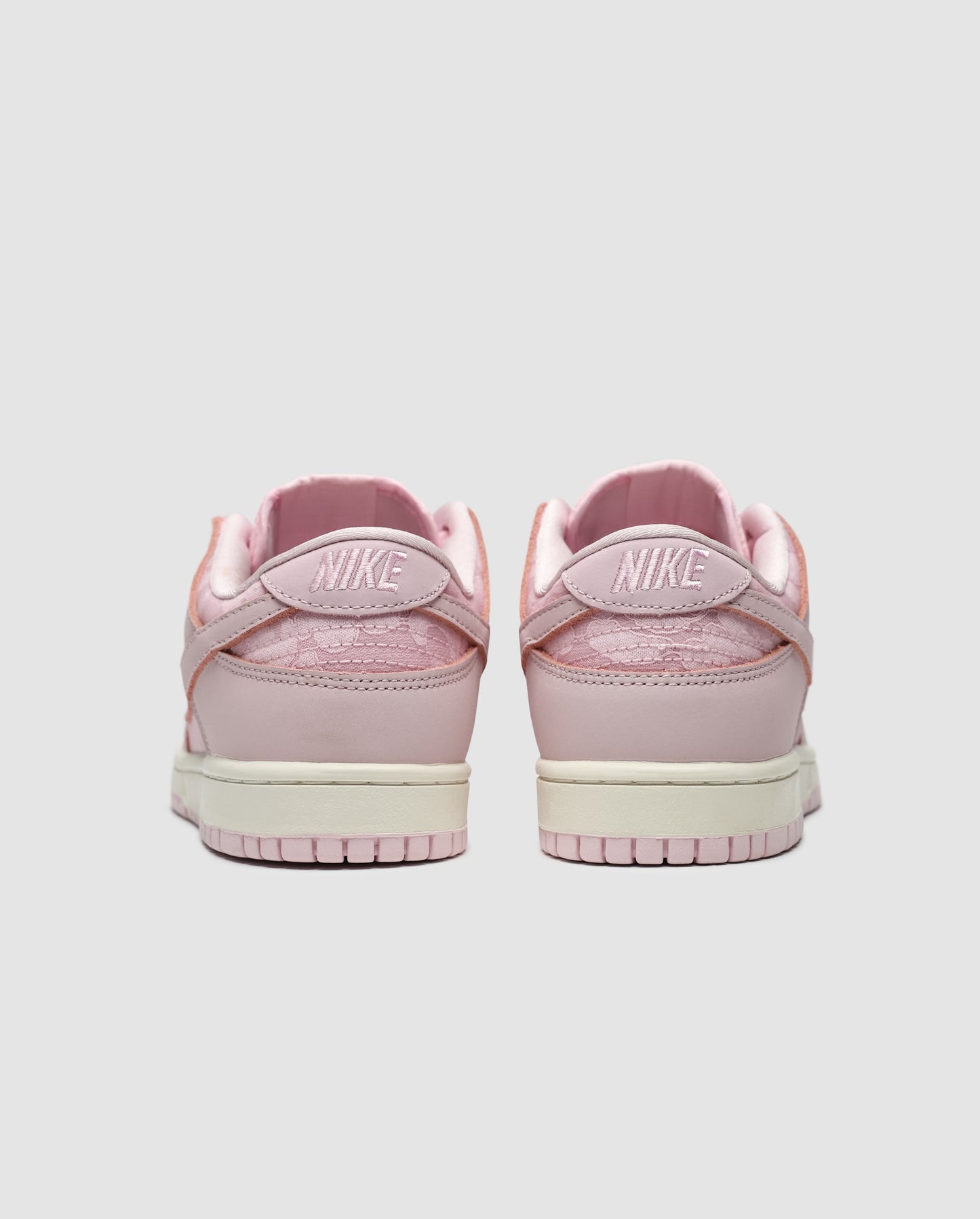 Nike SB Dunk Low Lace Pack Regal Pink