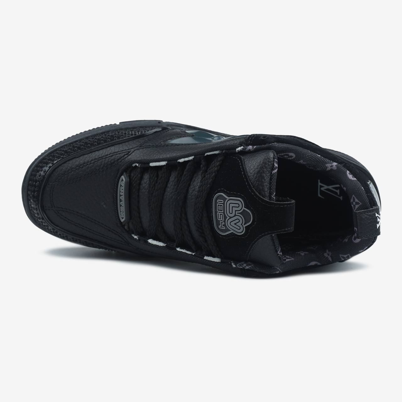 LV  Skate Black Logo