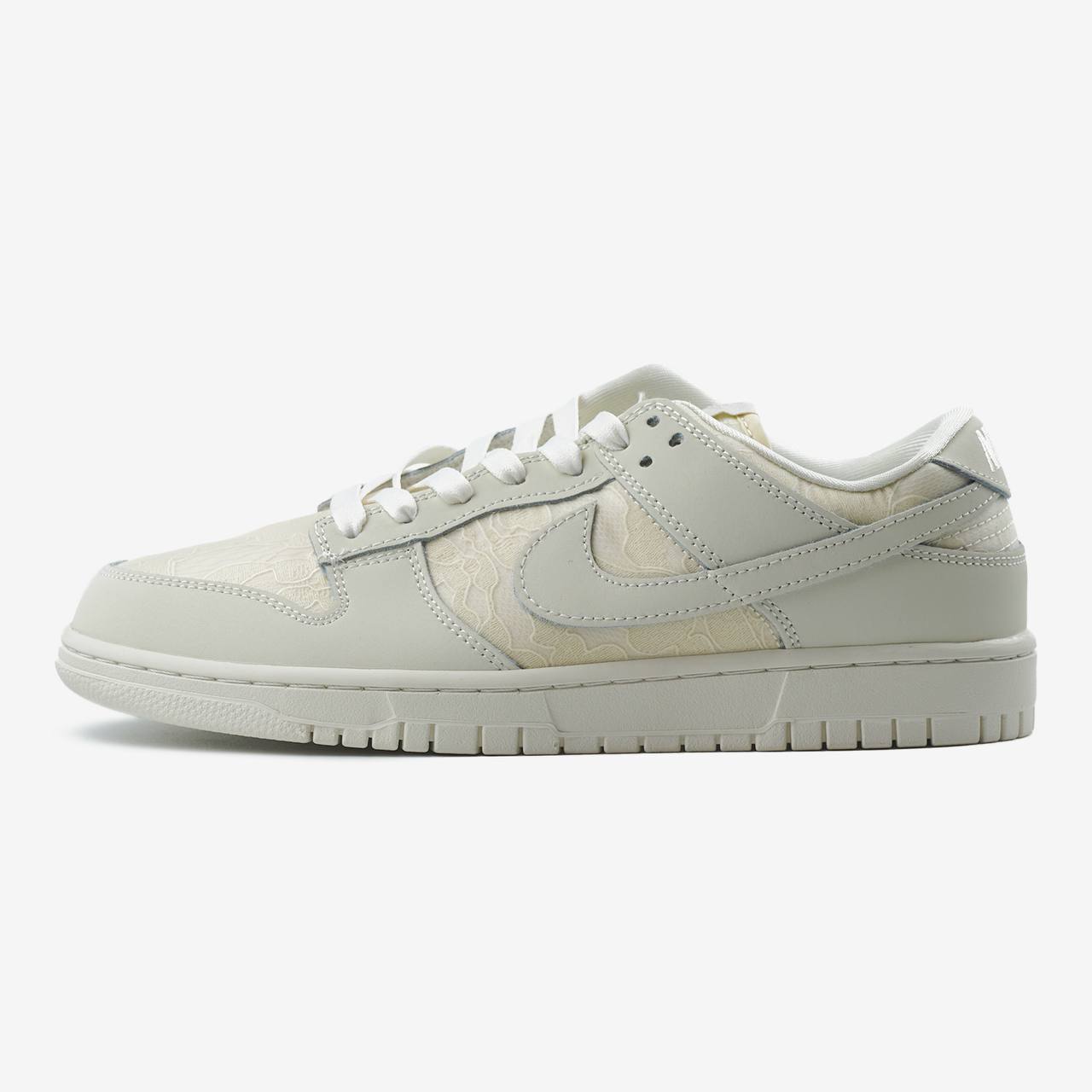 Nike SB Dunk Low Lace Pack Regal Beige
