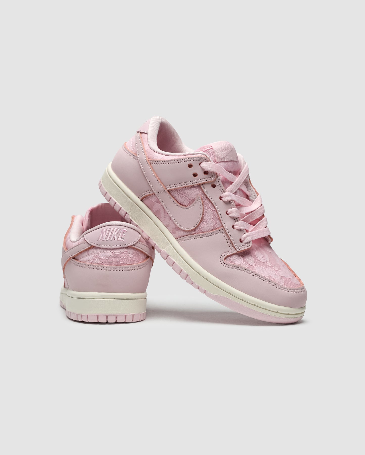 Nike SB Dunk Low Lace Pack Regal Pink