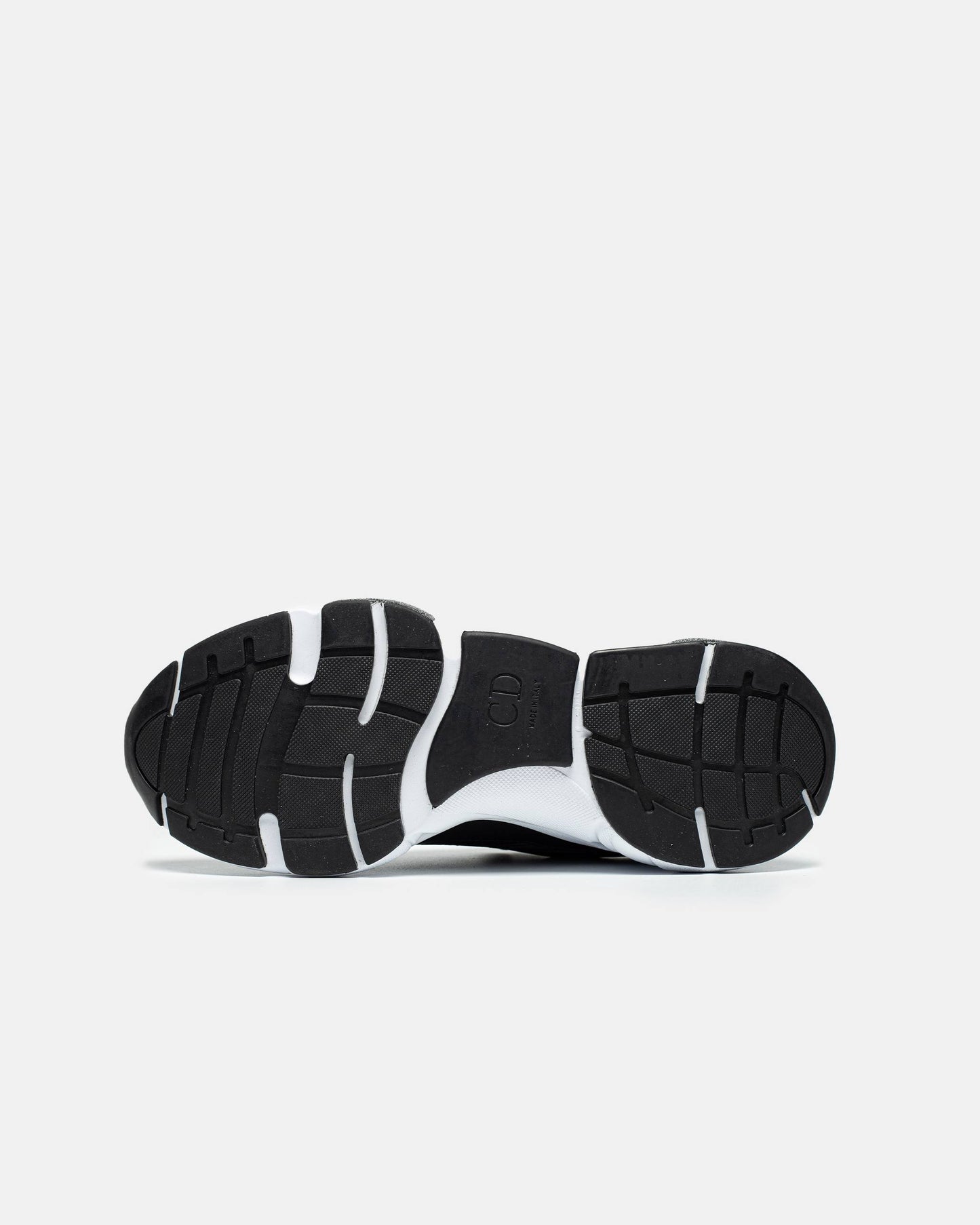 B22 black white