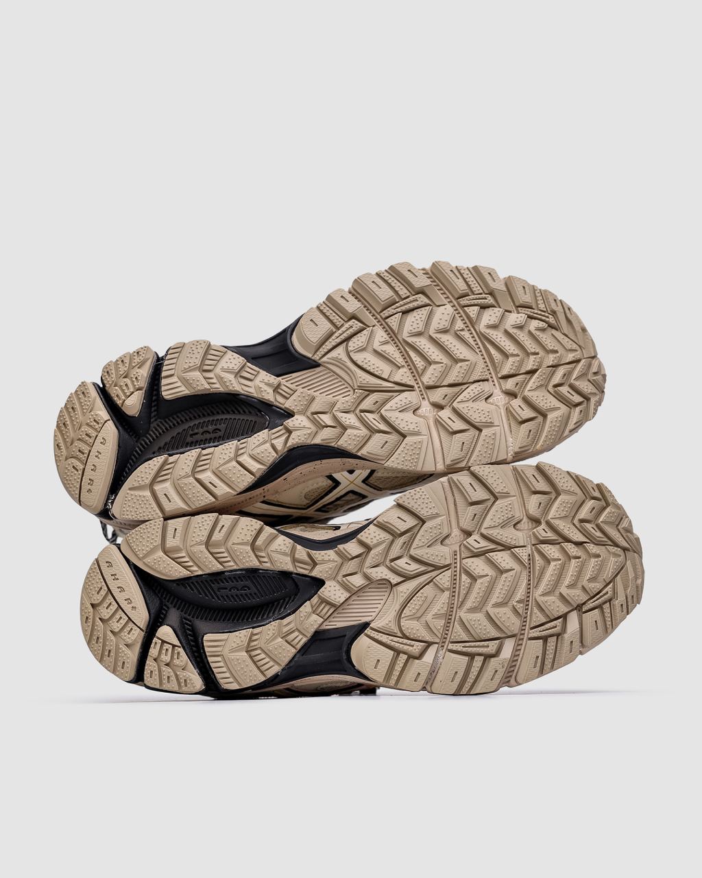 Asics Gel Kahana 8 Beige/Gold