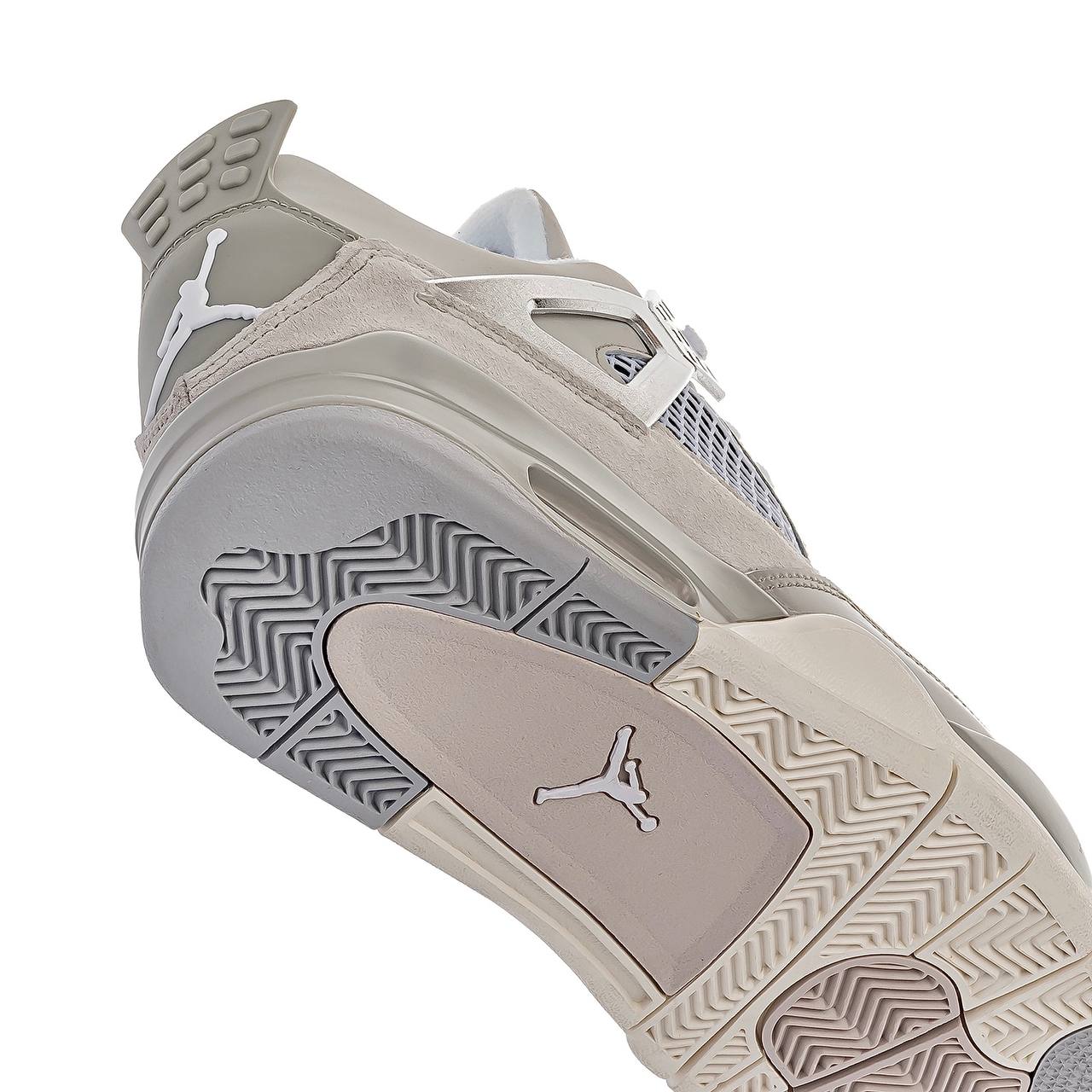 Jordan 4 Frozem Moments