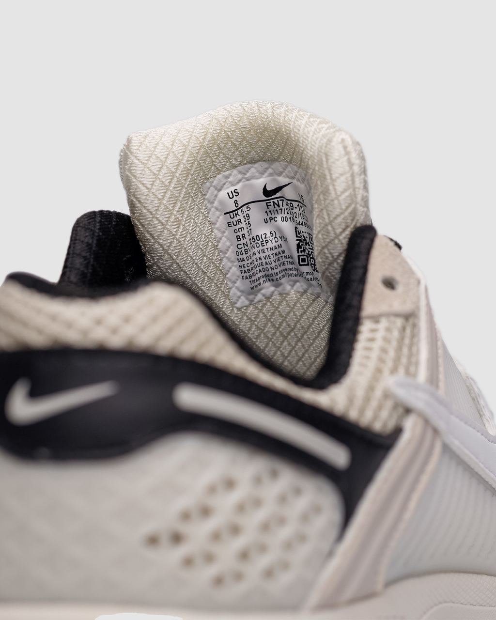 Nike Zoom Vomero 5 Beige/Black
