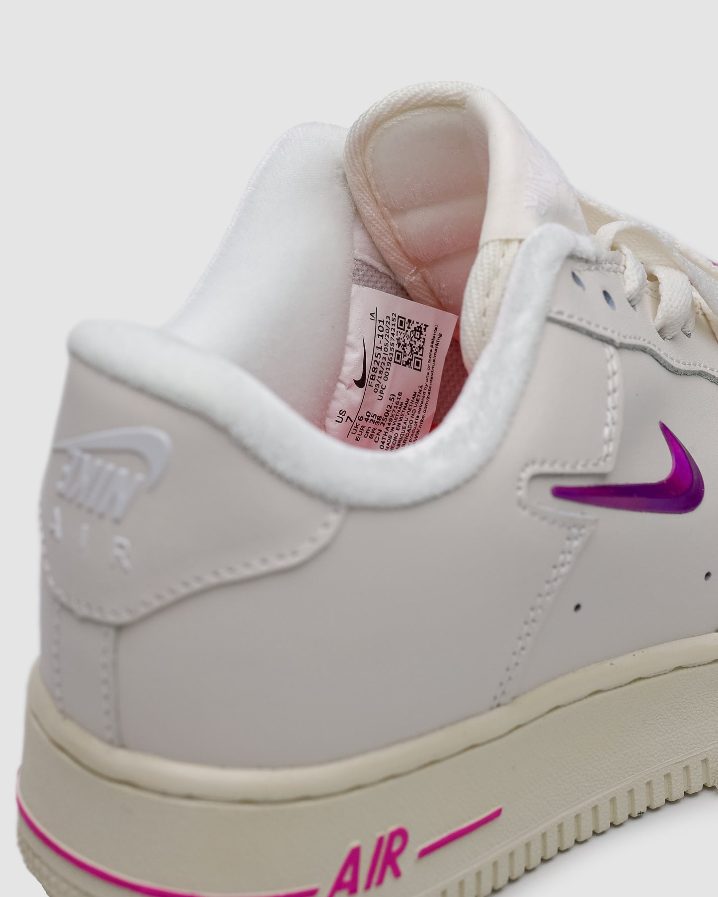 Nike Air Force 1’07SE Coconut Mink/ Playful Pink