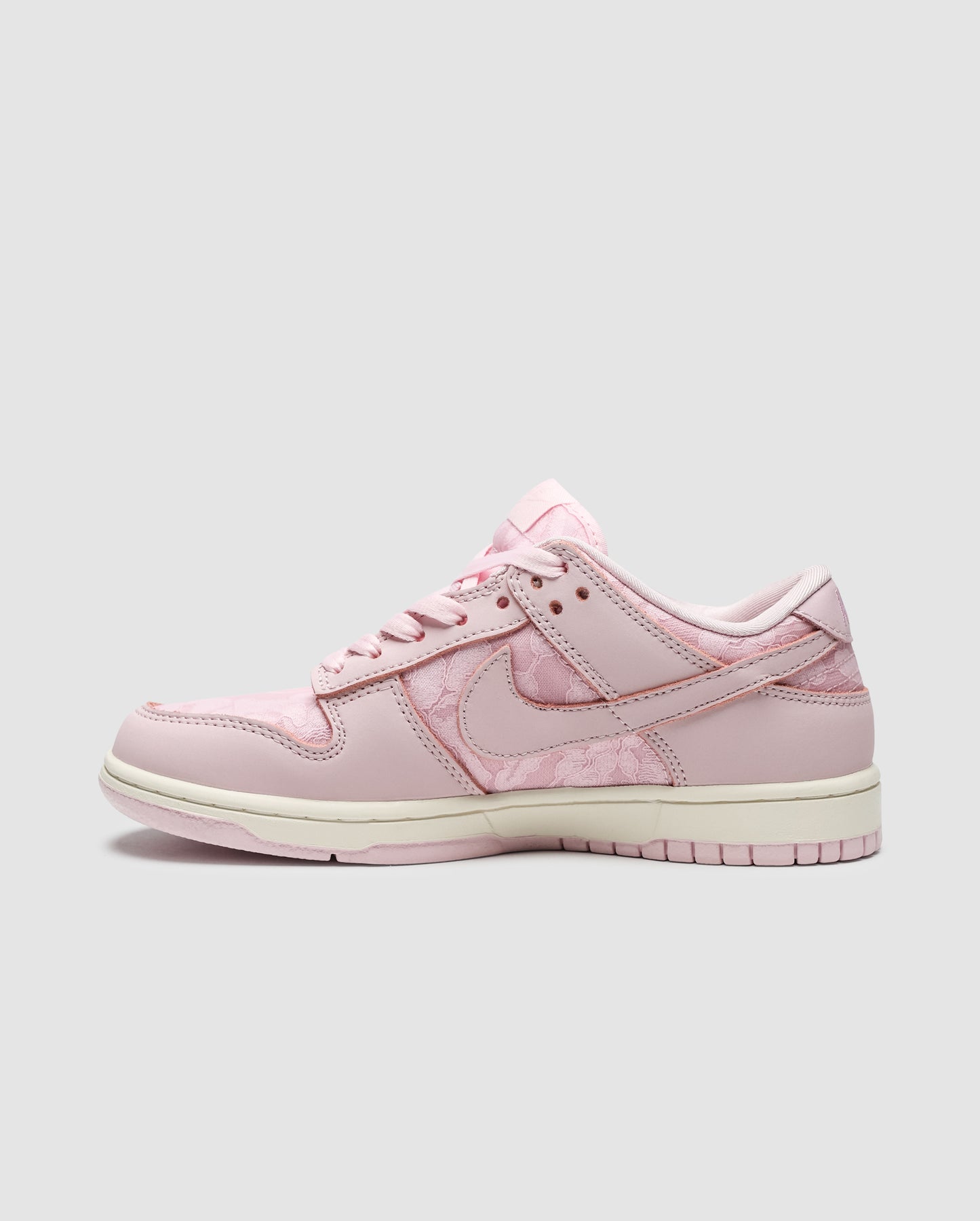 Nike SB Dunk Low Lace Pack Regal Pink