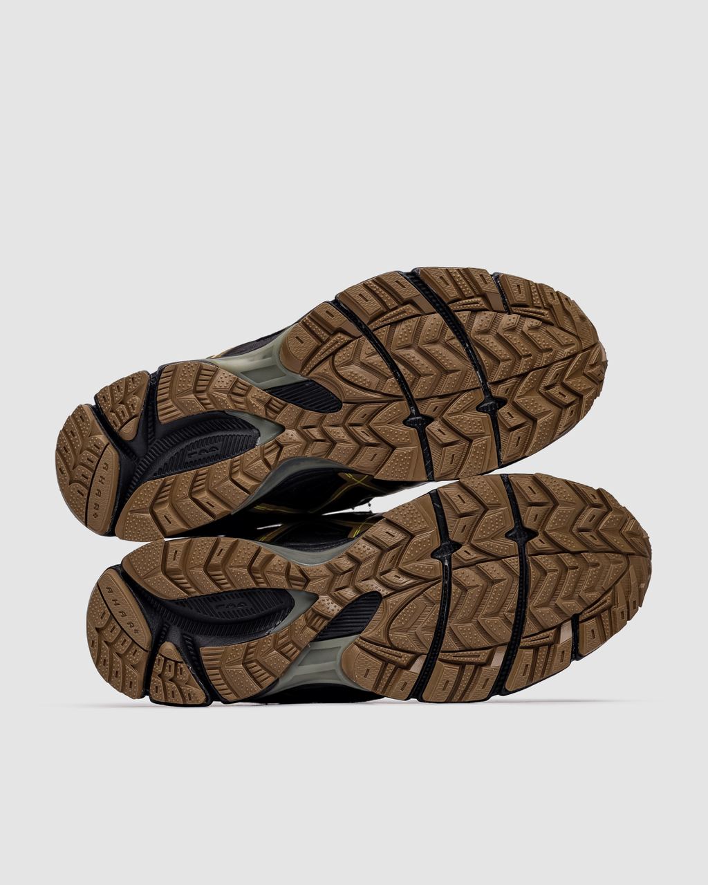 Asics Gel Kahana 8 Black/Gold