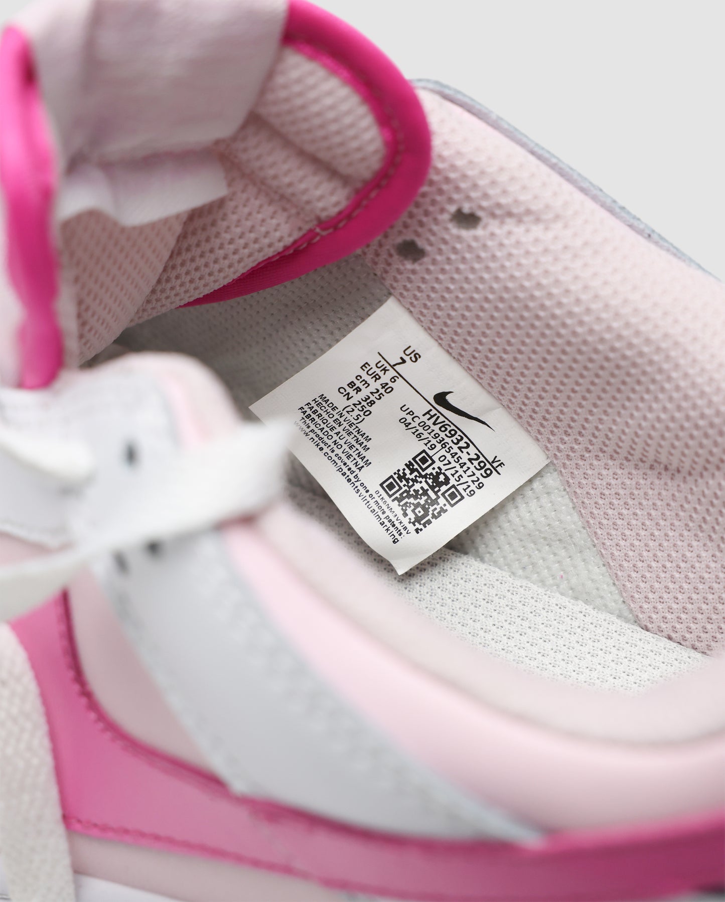 Nike SB Dunk Low Playful Pink/White