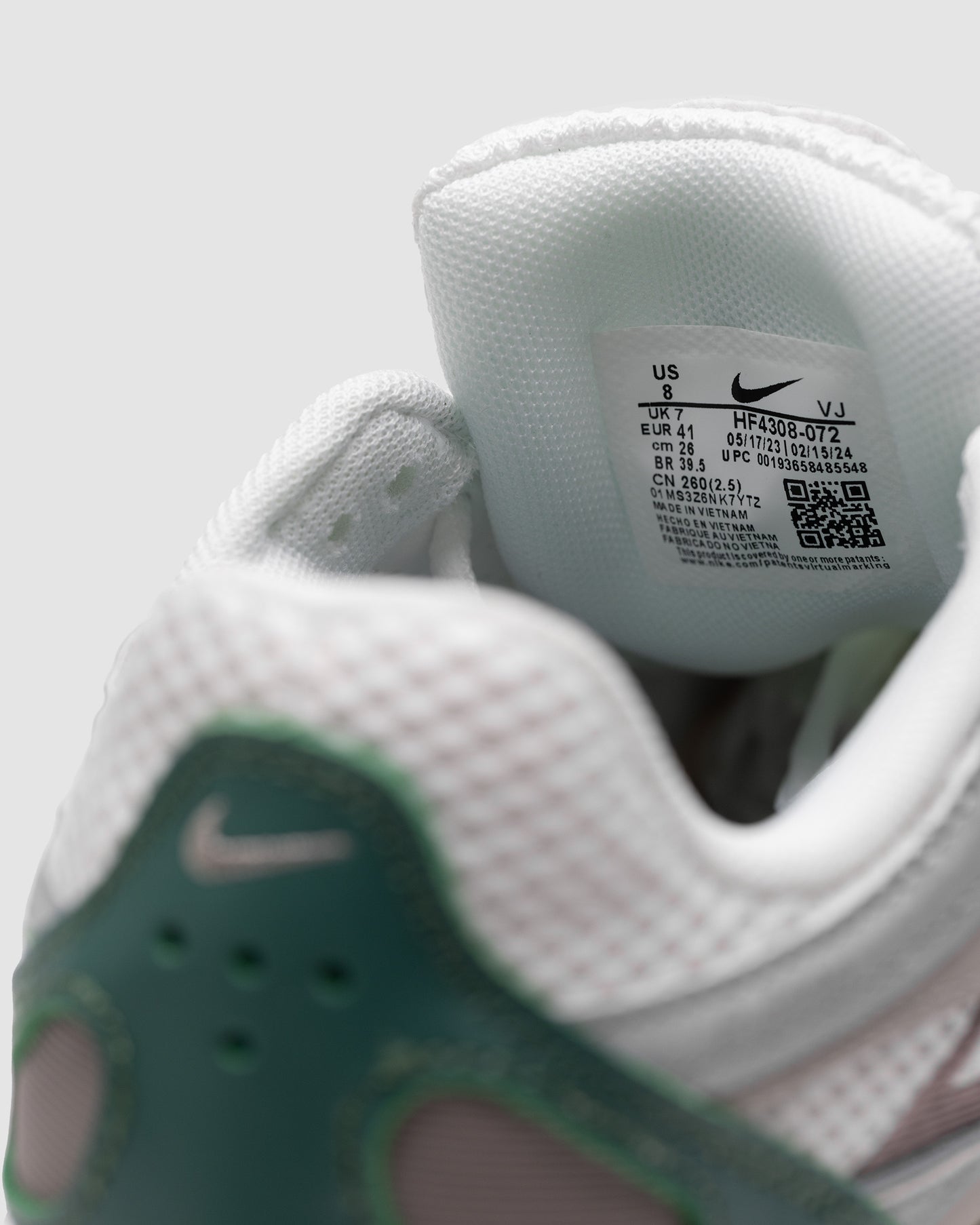 Nike P-6000 Premium Light Bone Bicoastal Green