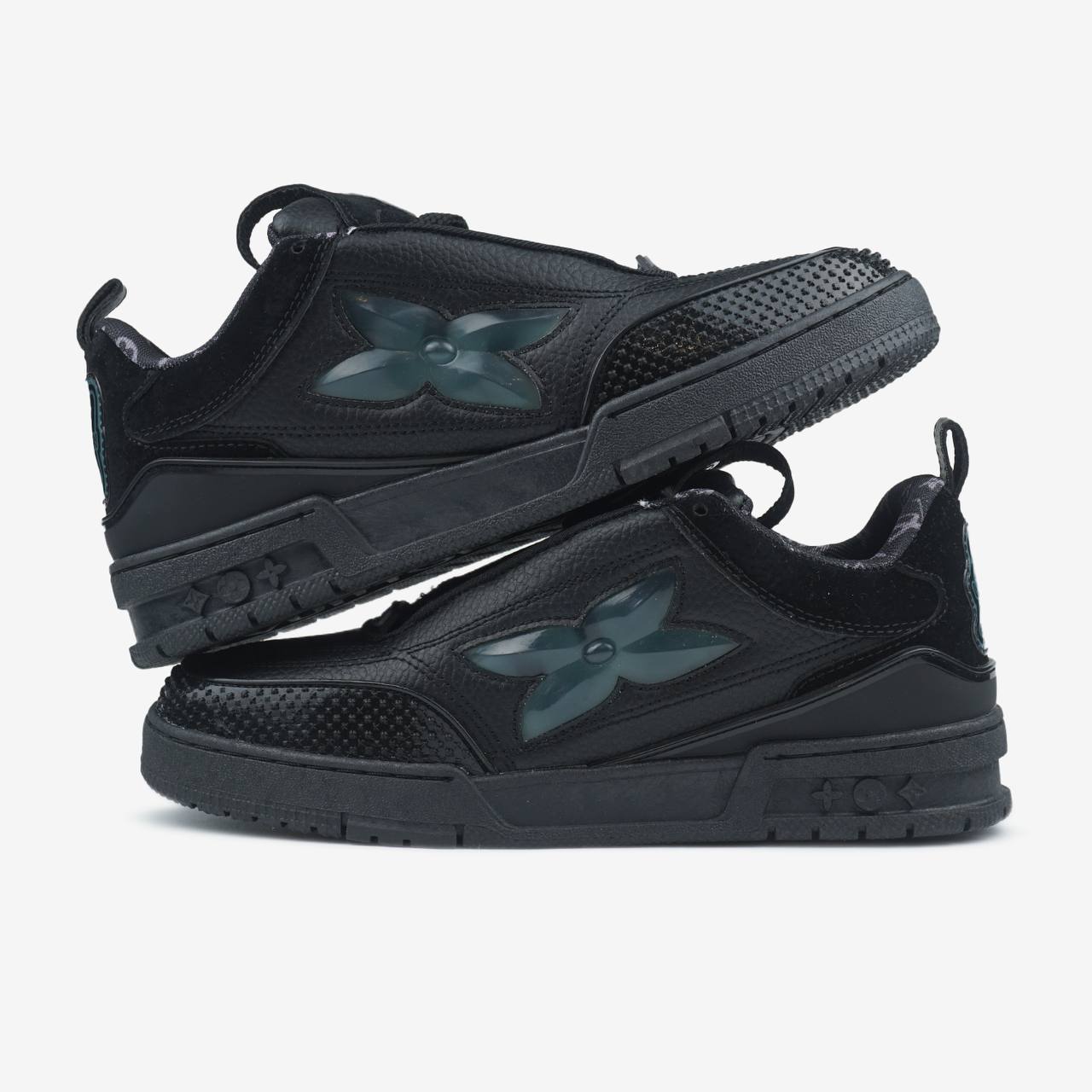 LV  Skate Black Logo