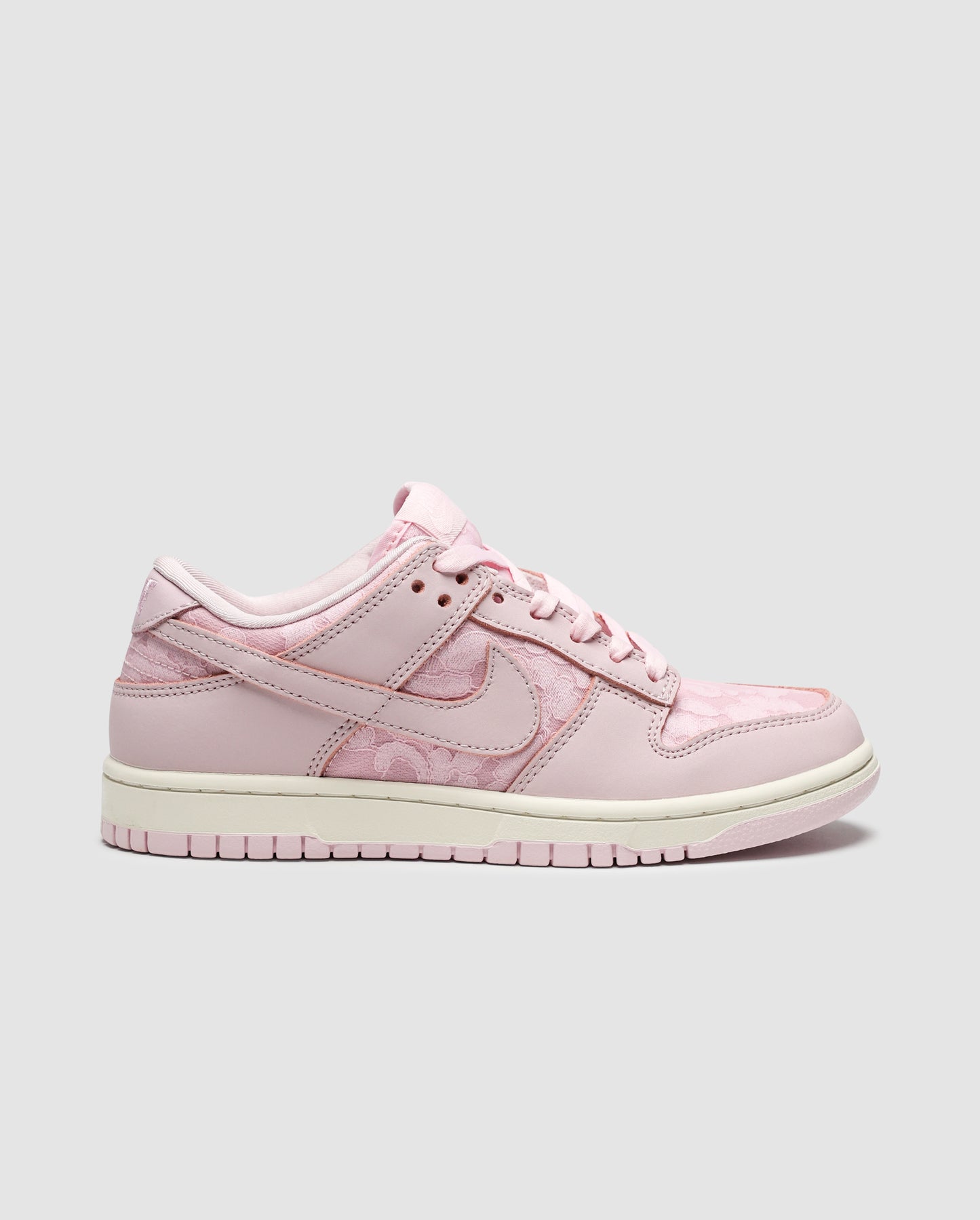 Nike SB Dunk Low Lace Pack Regal Pink
