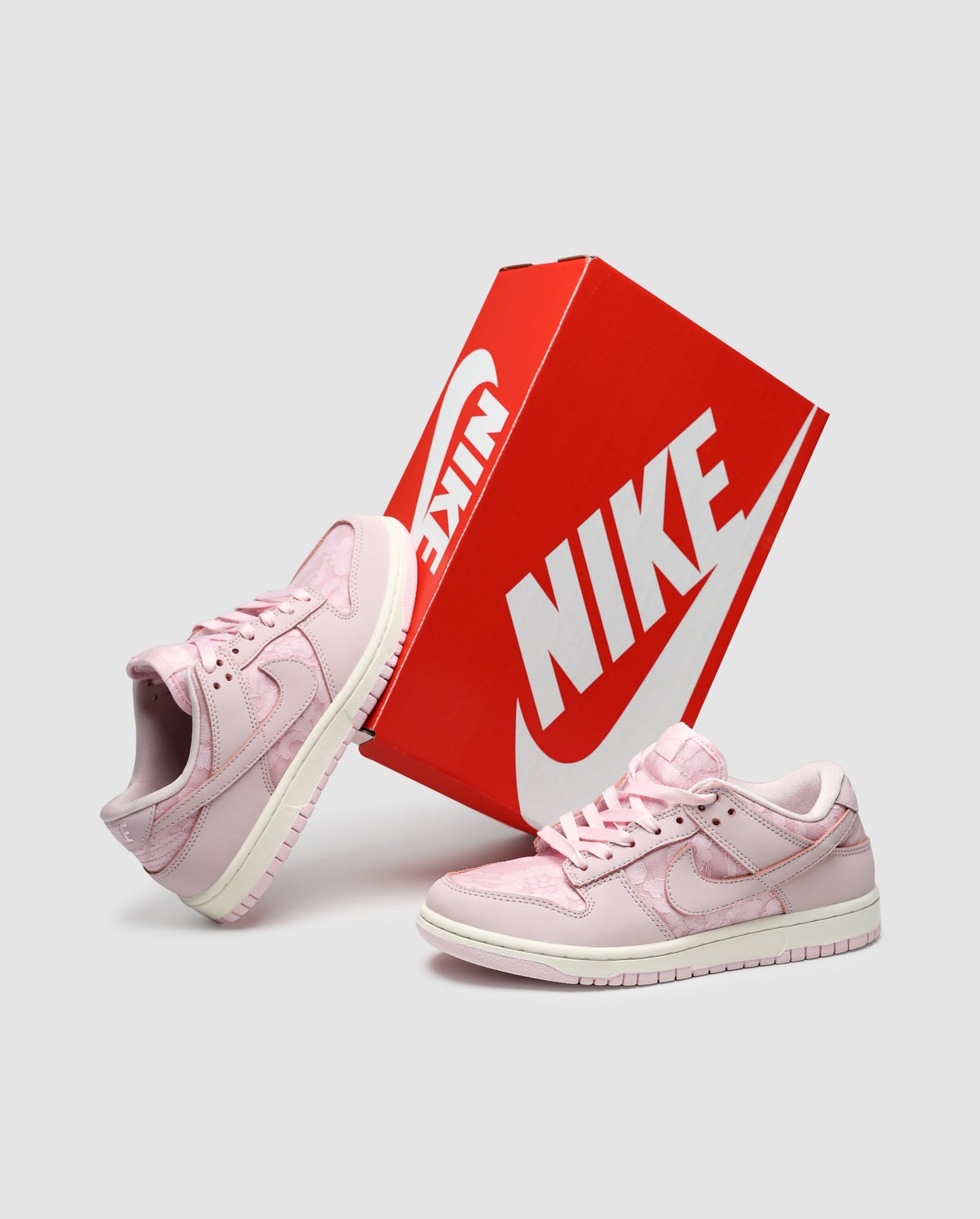 Nike SB Dunk Low Lace Pack Regal Pink