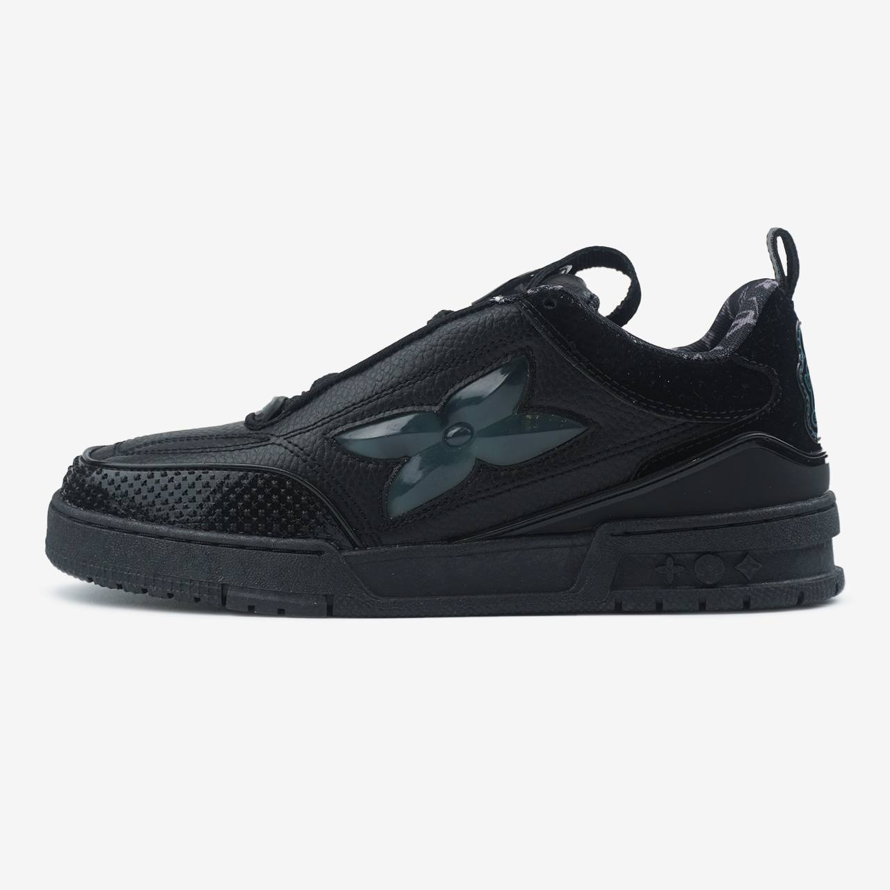 LV  Skate Black Logo