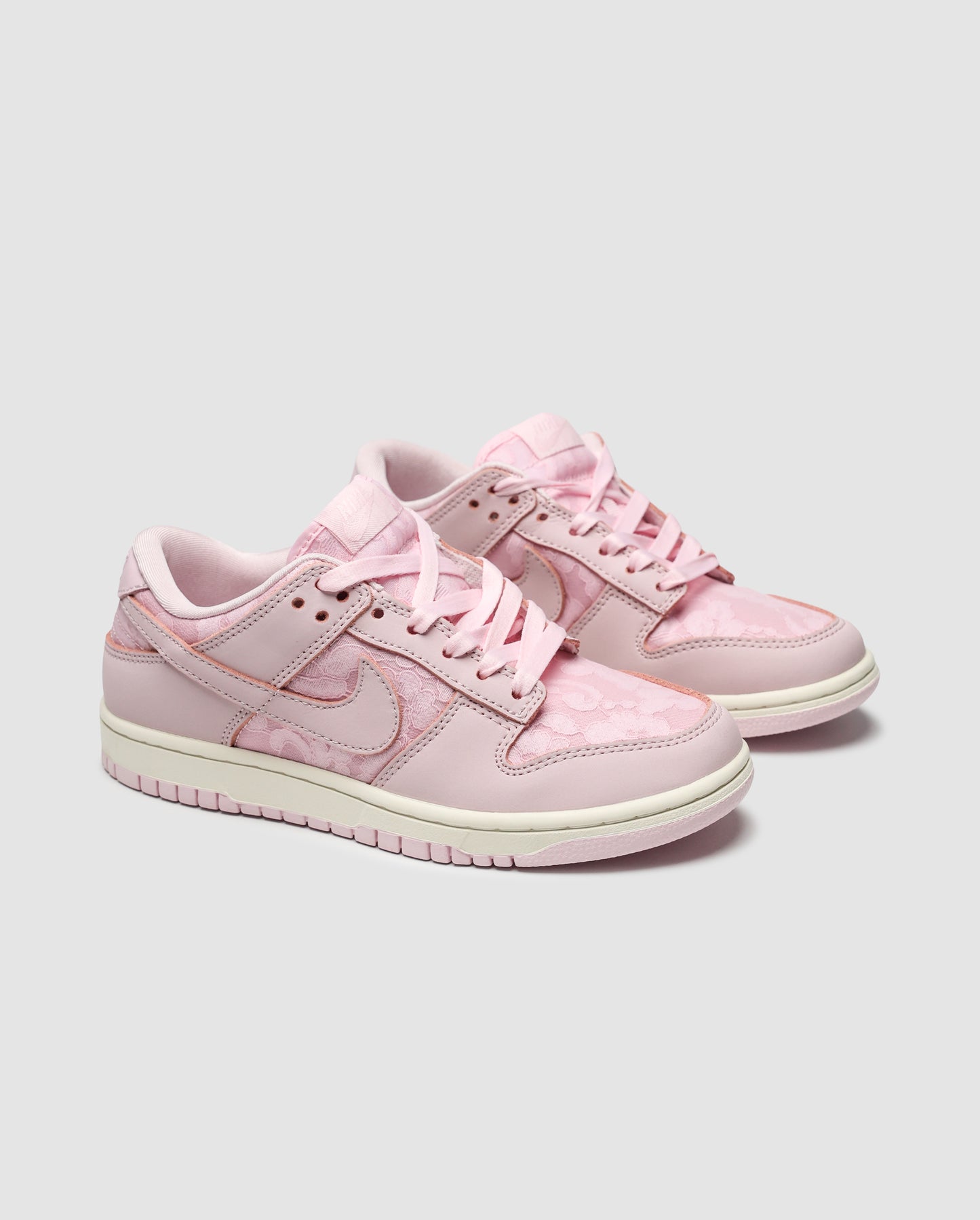 Nike SB Dunk Low Lace Pack Regal Pink