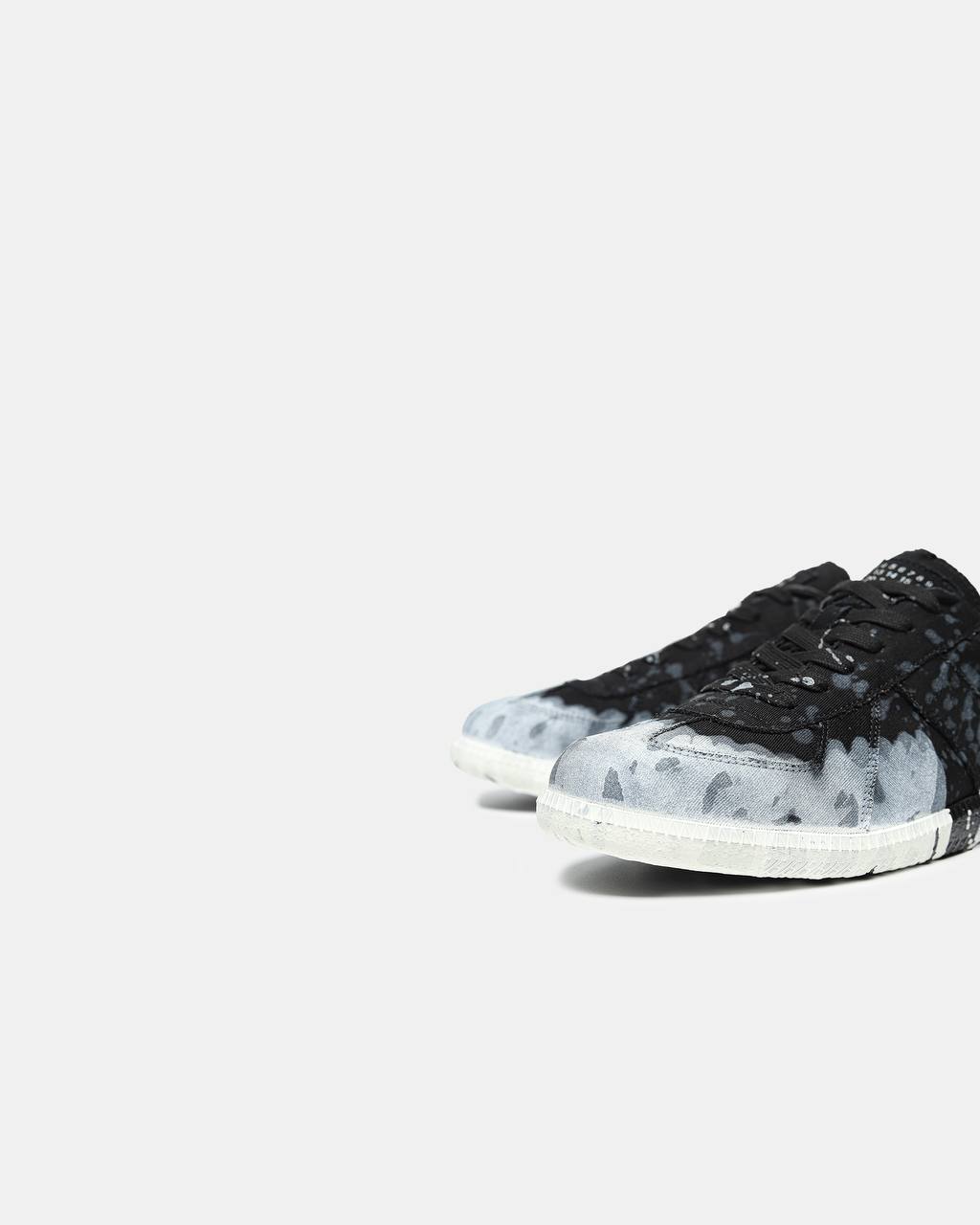 Maison Margiela Repli Black/White Paint 22