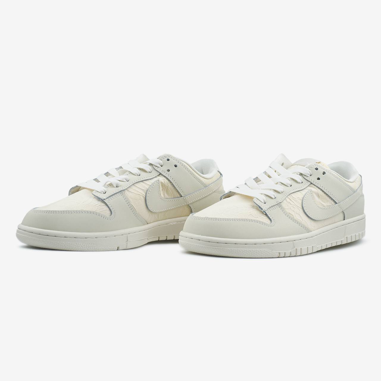 Nike SB Dunk Low Lace Pack Regal Beige