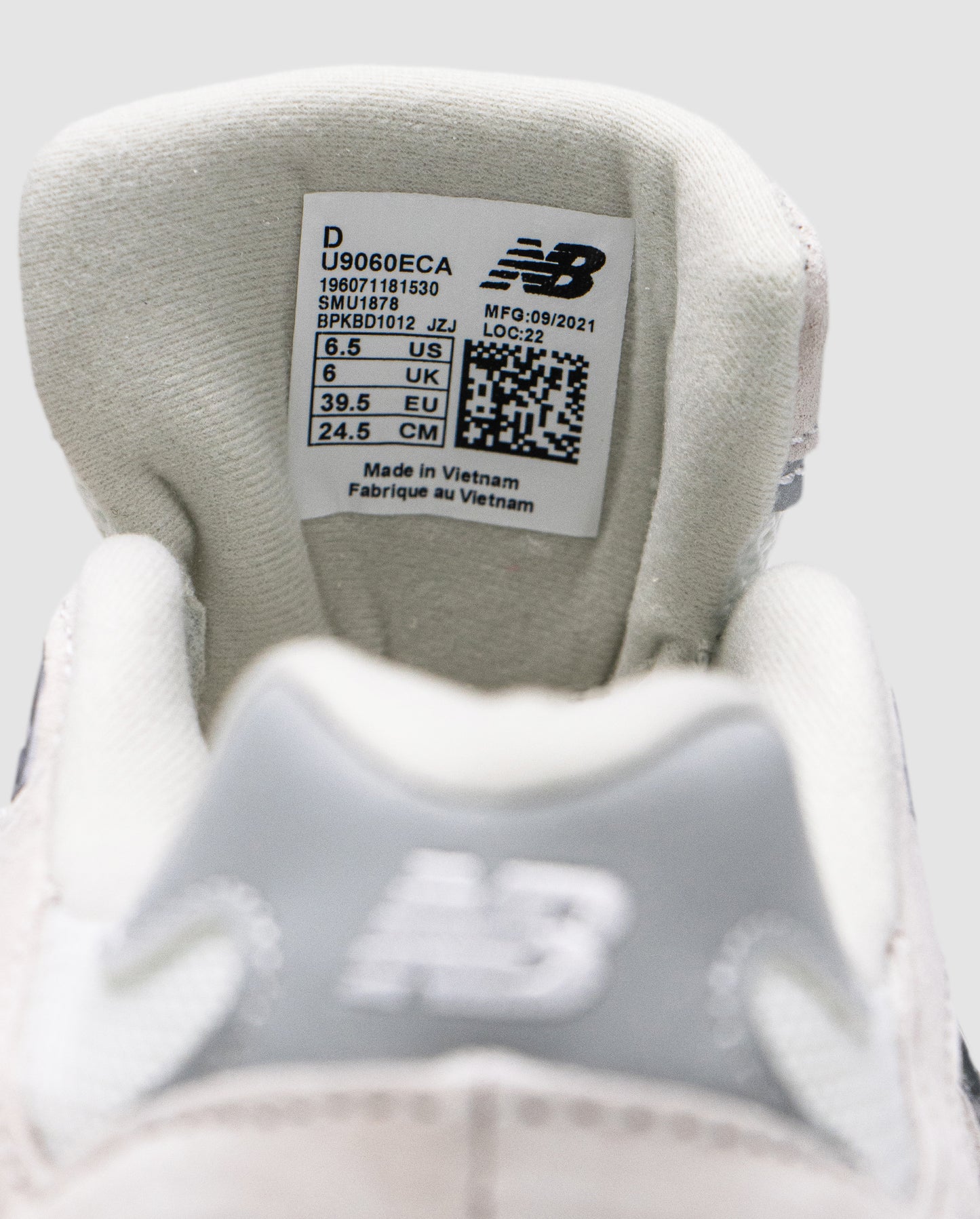 New Balance 9060 White/Silver