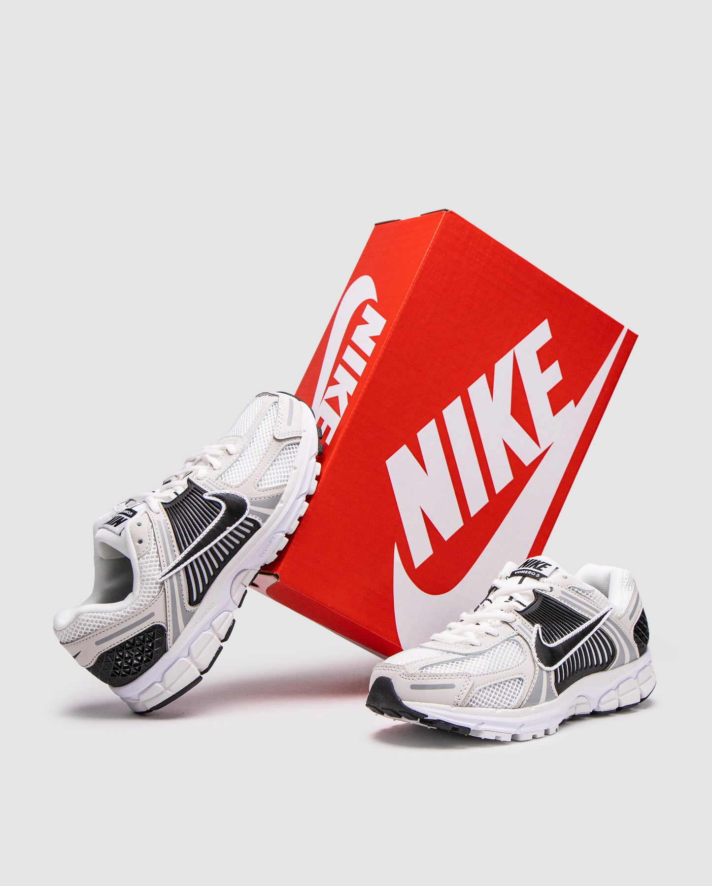 Nike Zoom Vomero 5 White/Black Platinum Tint Metalic