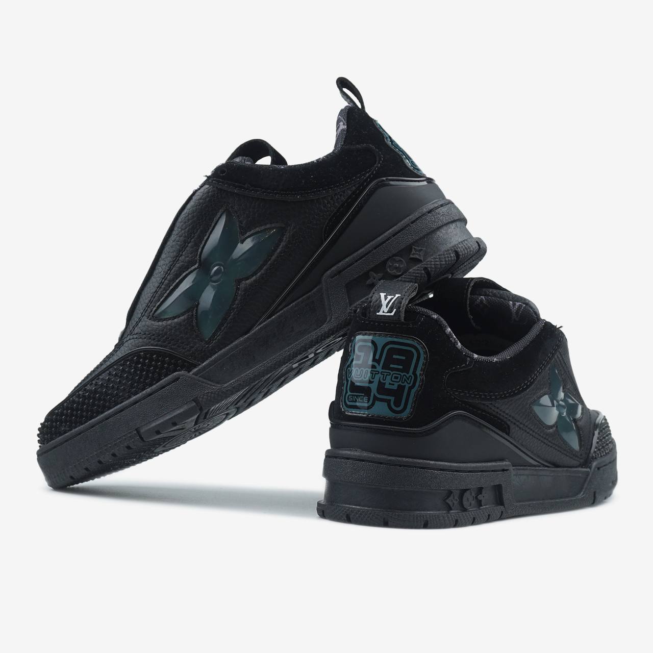 LV  Skate Black Logo