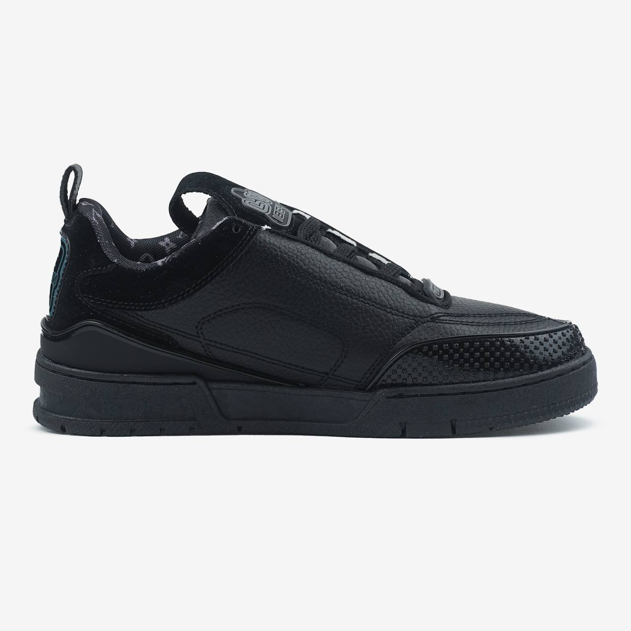 LV  Skate Black Logo