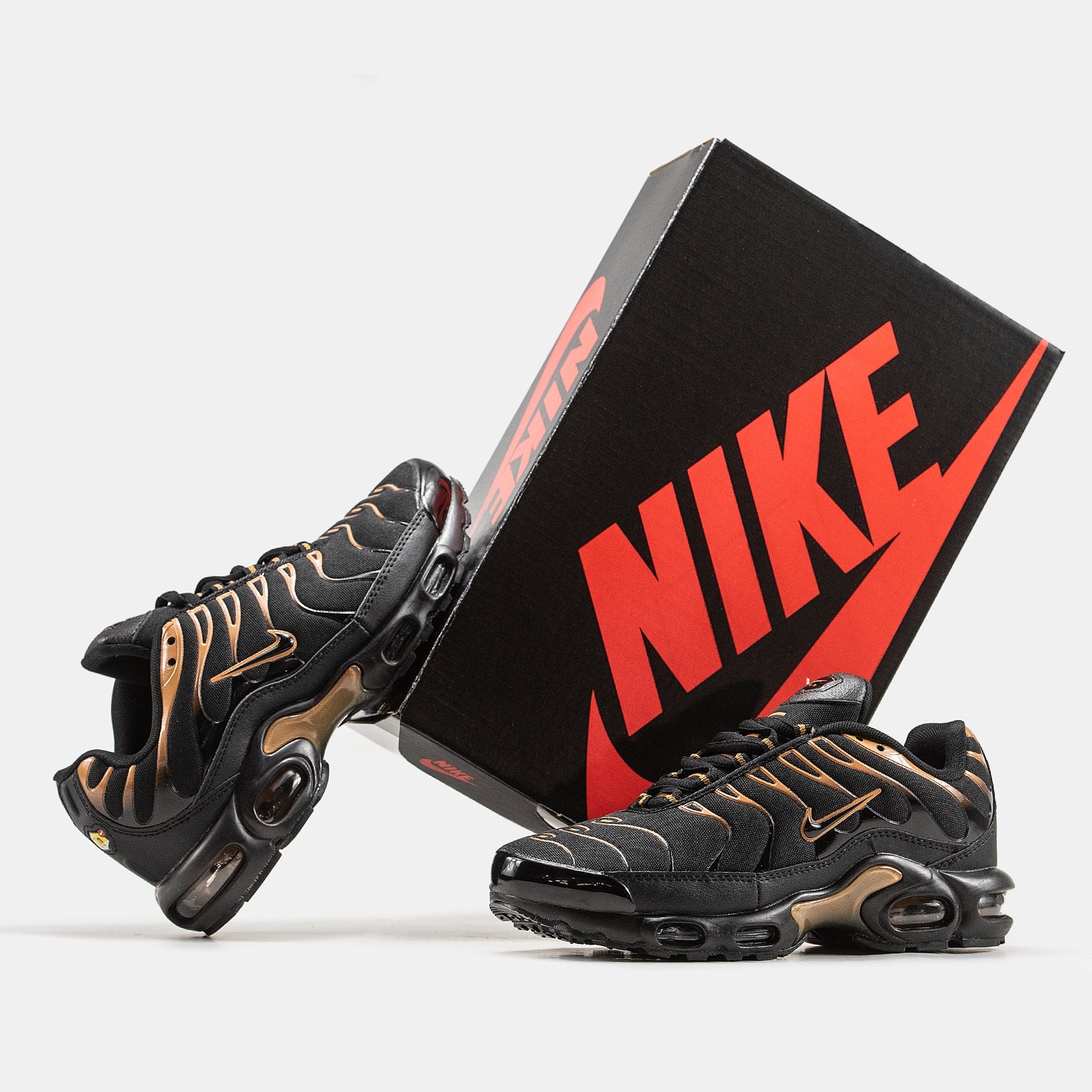 Nike Air Max TN Plus Gold Black