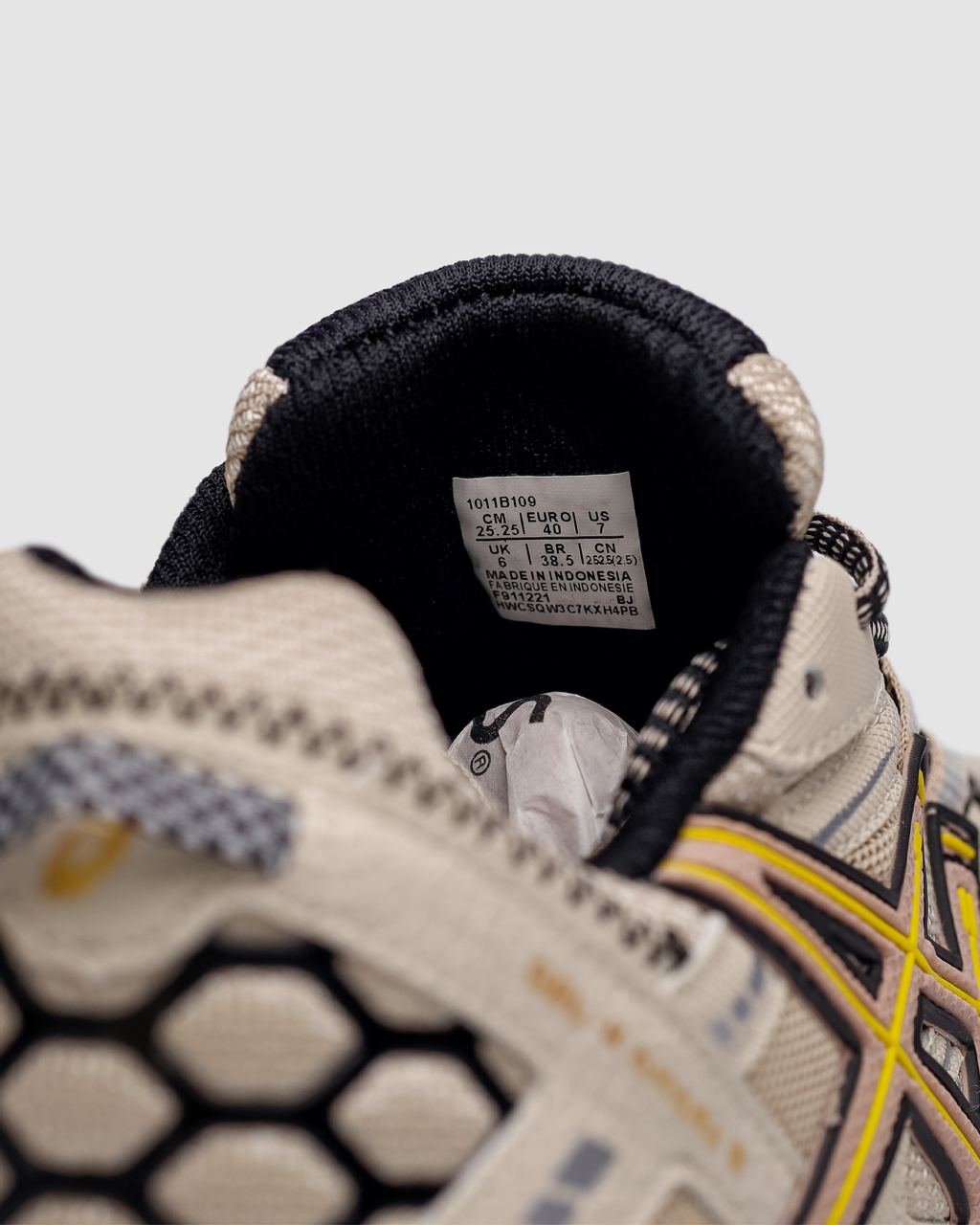 Asics Gel Kahana 8 Beige/Gold